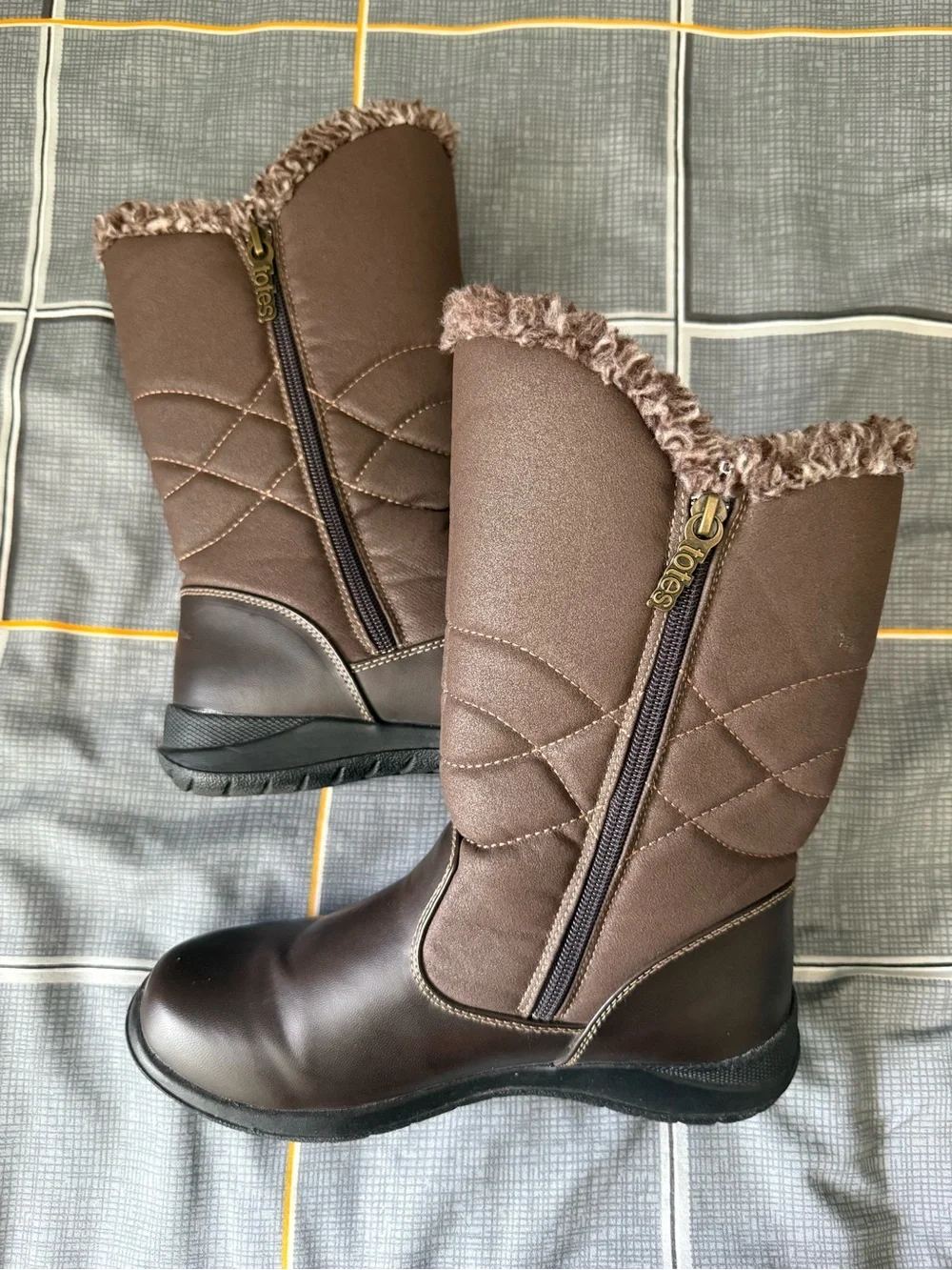 👠NWOT Totes Women’s Insulated Quilted Winter Boots - Brown Size 7